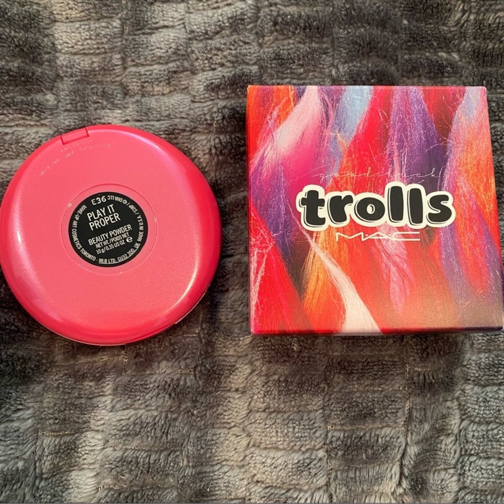 MAC Cosmetics x Trolls: Beauty Powder in Play It Proper: Brand New! 💜🩷 - Picture 4 of 5